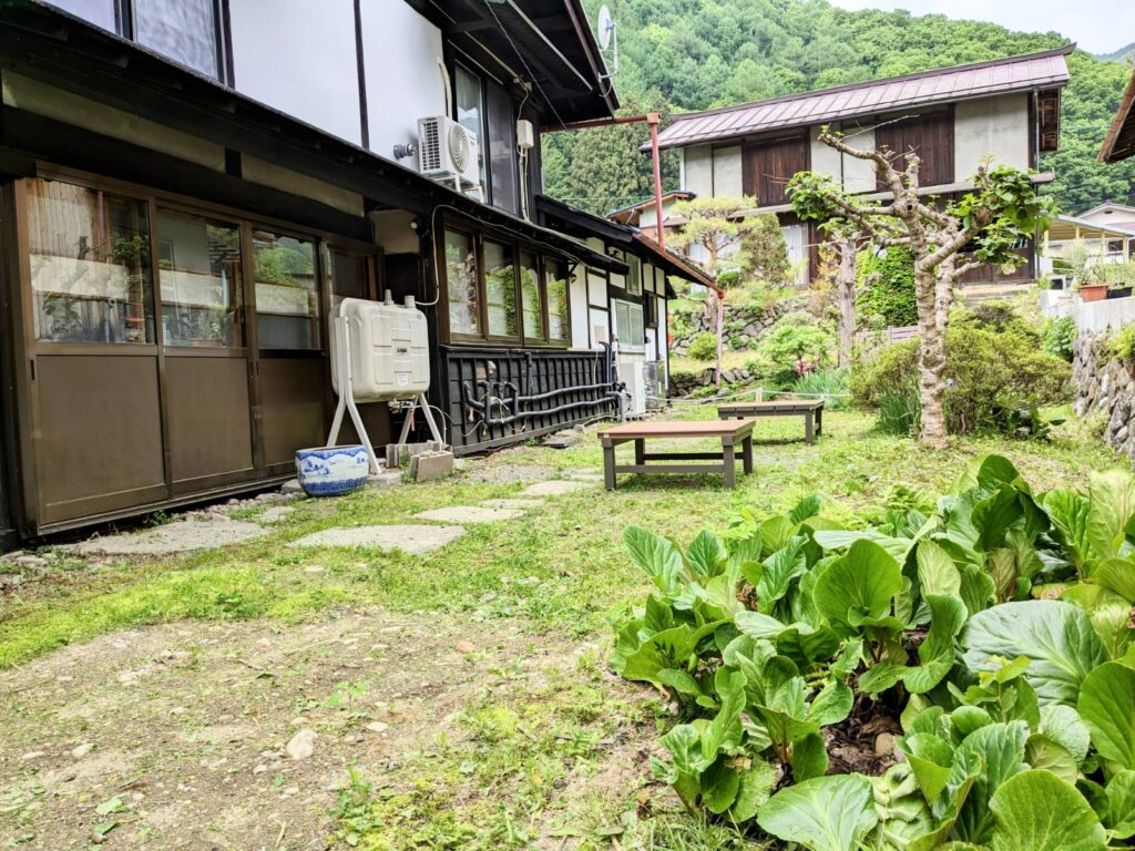 【おやど 和田宿】中庭 バーベキューOK 手持ち花火もOK 打上花火やロケット花火、音の出る花火は禁止