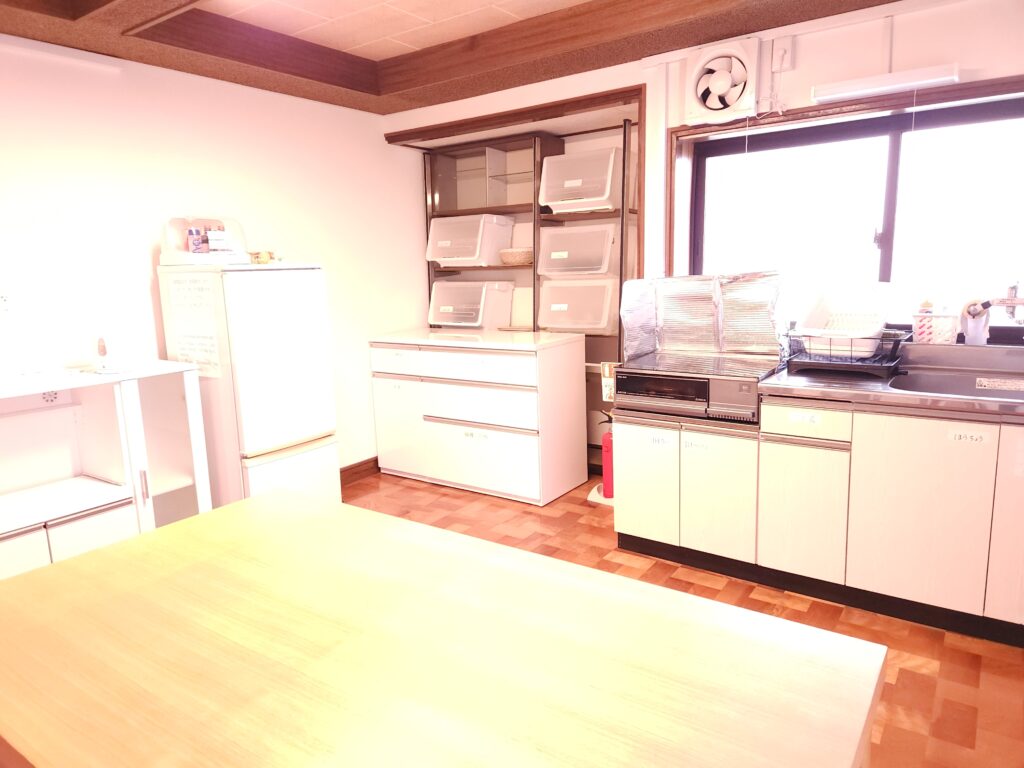 IHコンロ・25名分食器等
冷蔵冷凍庫