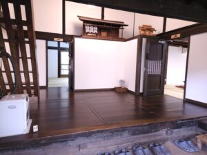 旧旅籠を現代人が暮らしやすいようにリノベーション。快適に宿泊できます。【おやど　和田宿】